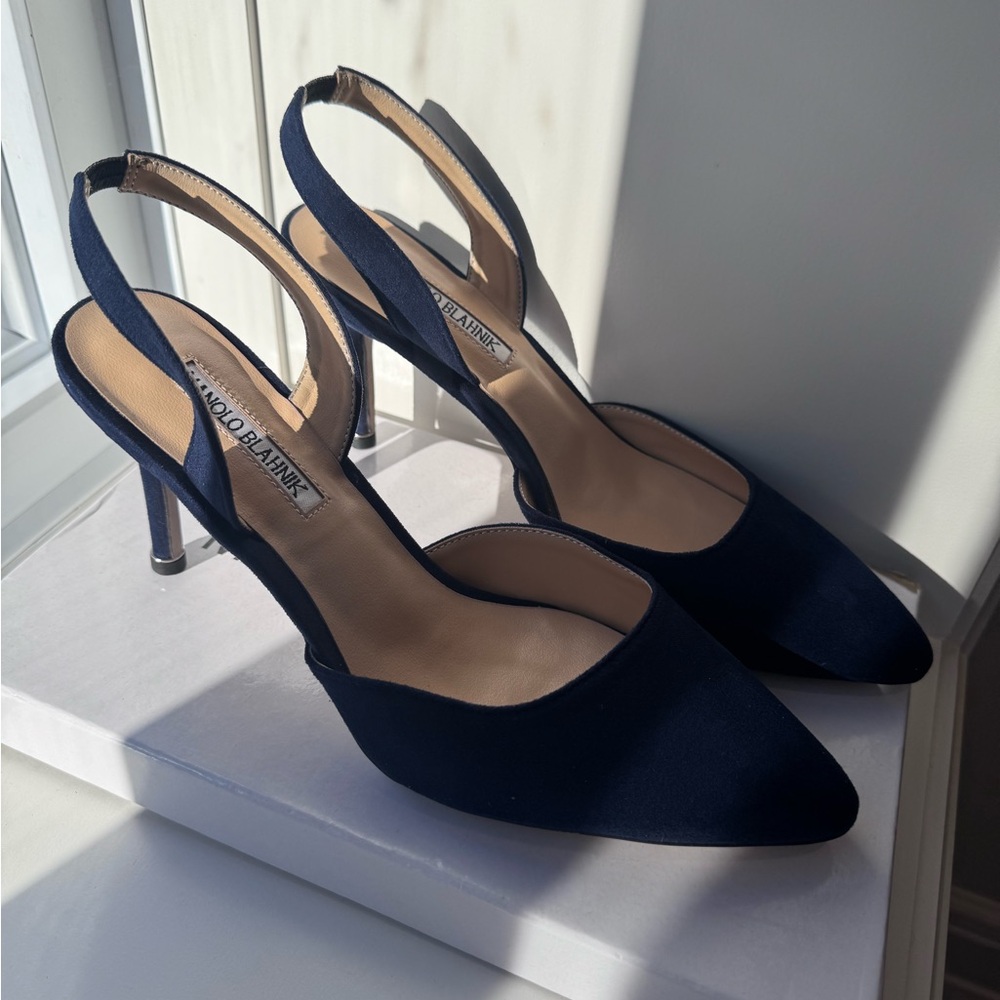 1:1 NIB Manolo Blahnik Women's Navy Slingback Heels